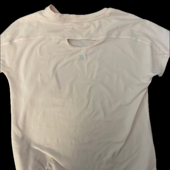 Short Sleeve Twist Knot Athletic Shirt - Picture 2 of 3